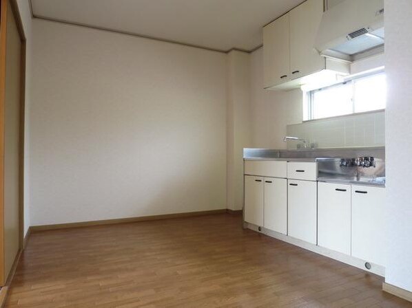 エステートピア山崎Aの物件内観写真